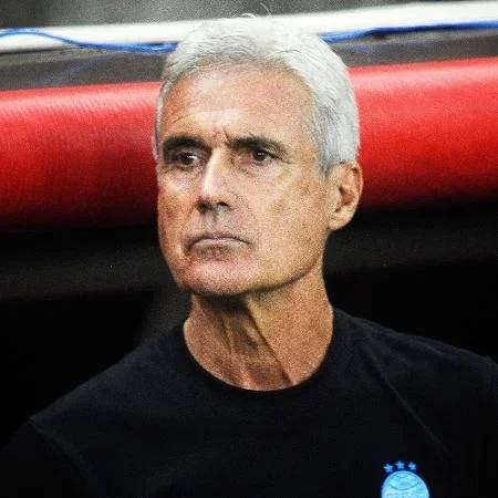 Grêmio, de Luís Castro, perdeu e entrou no Z4, mas não está longe do 7º colocado